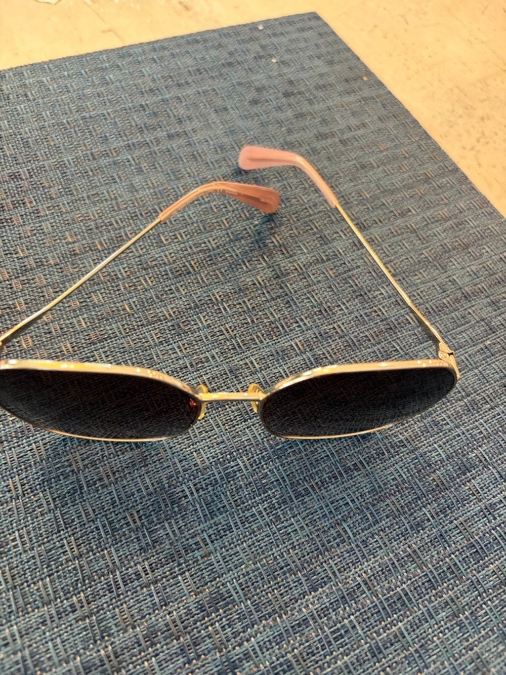 Kate Spade gold rimmed sunglasses with case - Picture 8 of 16